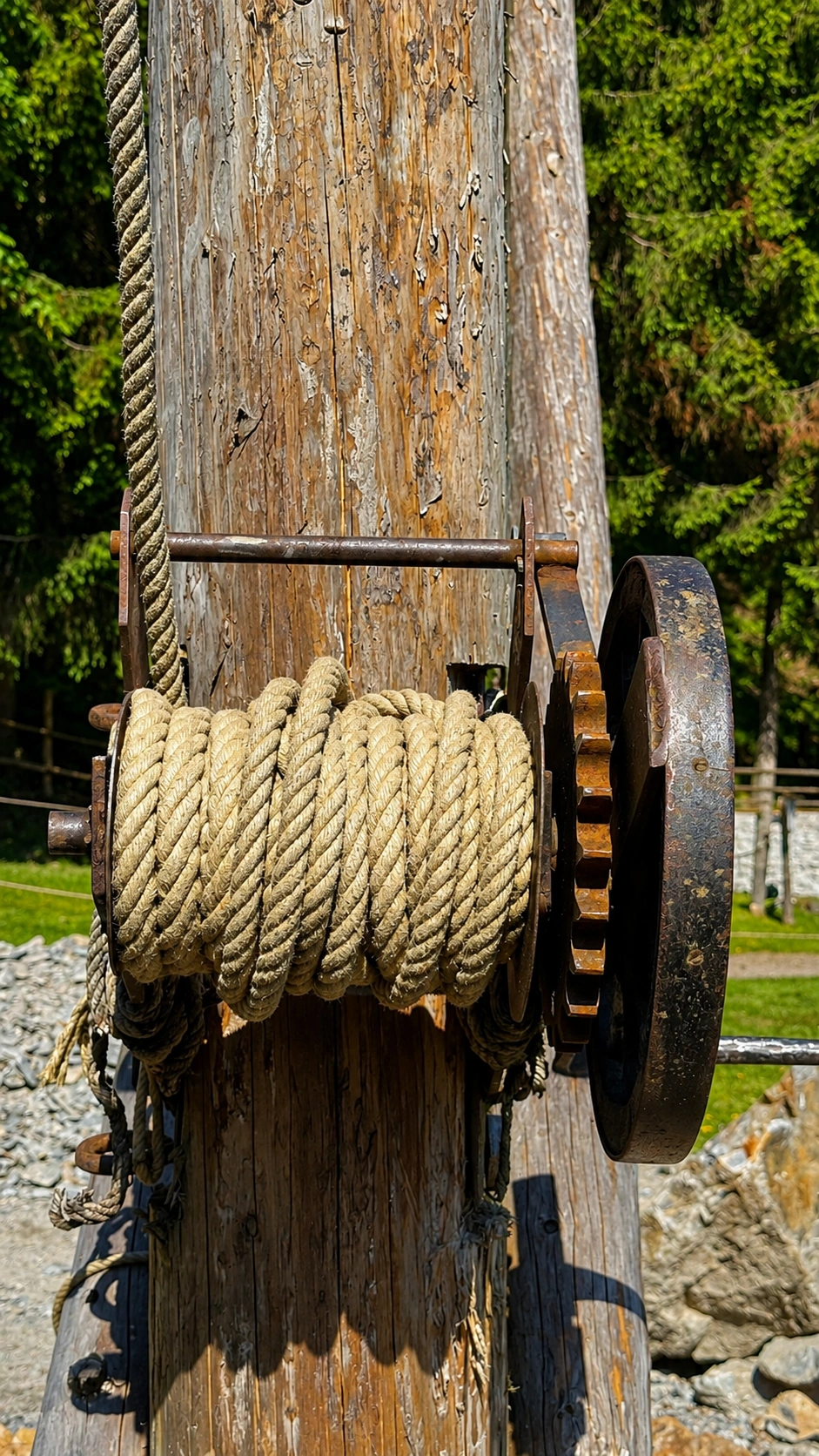 Rope drum of the winch used for hauling stones