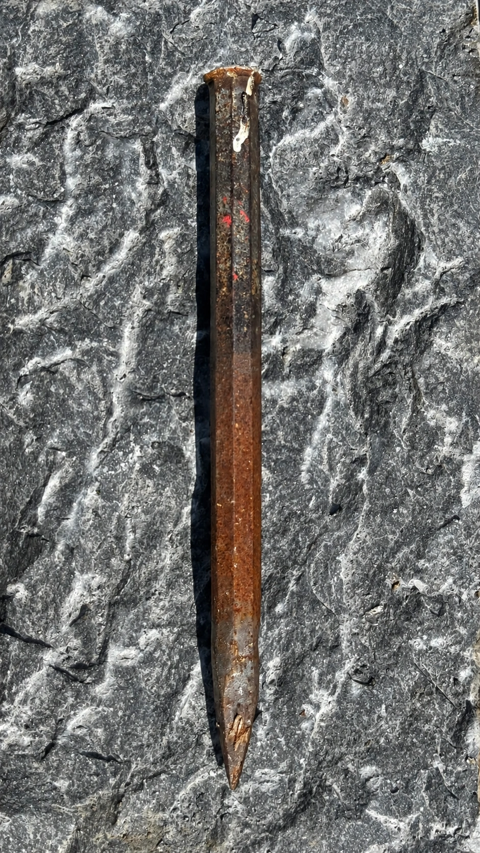 Pointed chisel for rough shaping of stone