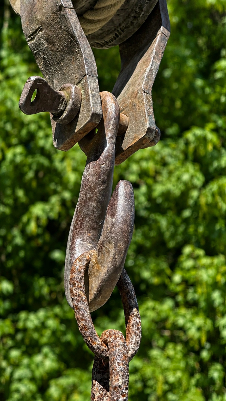 Iron hook and chain for lifting heavy loads